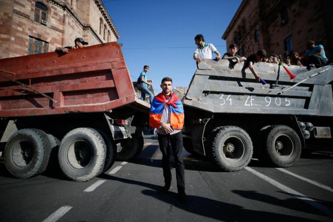 De fluwelen revolutie in Armenië: na de euforie, transitie naar de ware democratie?